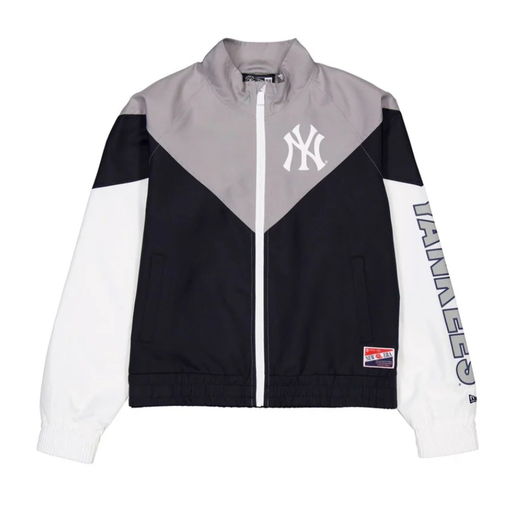 NWT New York Yankees Black and Gray windbreaker size small